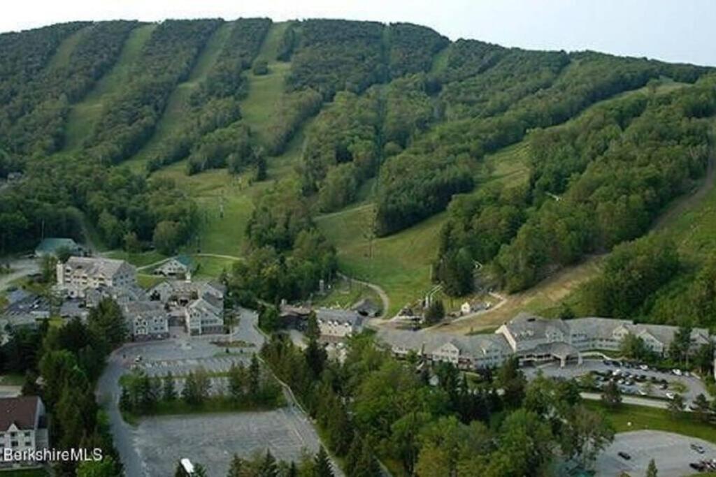 Ski On Off 1Br Suite 1St Flr Sleeps 4 Jiminy Peak Hancock Eksteriør bilde